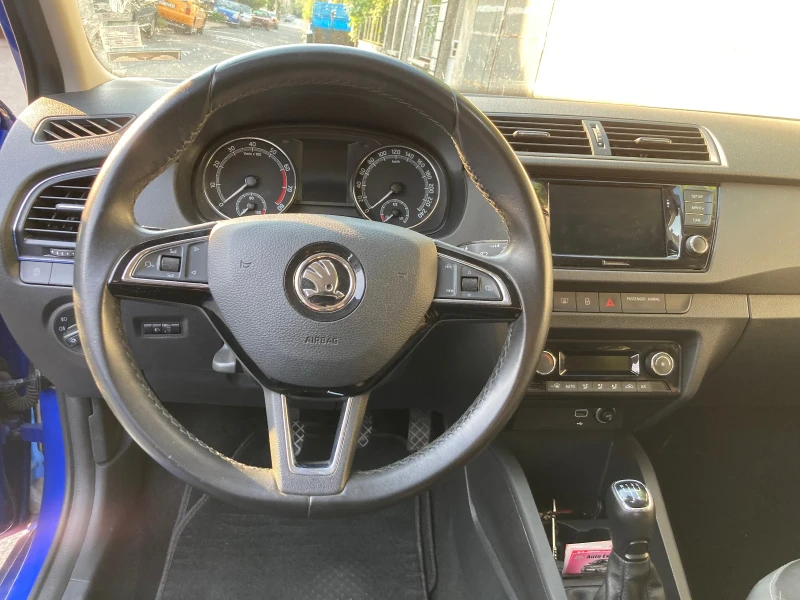 Skoda Fabia, снимка 10 - Автомобили и джипове - 52587395