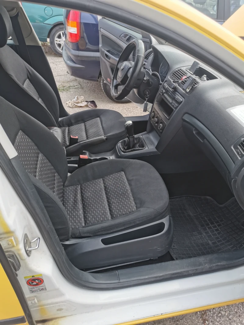 Skoda Octavia 1.6 16V, снимка 3 - Автомобили и джипове - 51867391