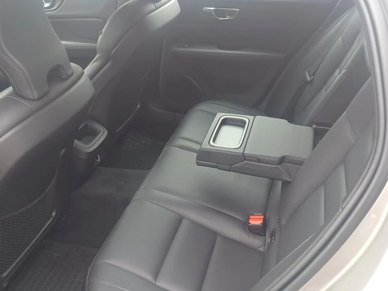 Volvo V60 2.0, снимка 10 - Автомобили и джипове - 53198775