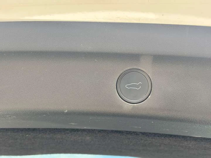 Tesla Model Y Standard Range, снимка 14 - Автомобили и джипове - 54228525