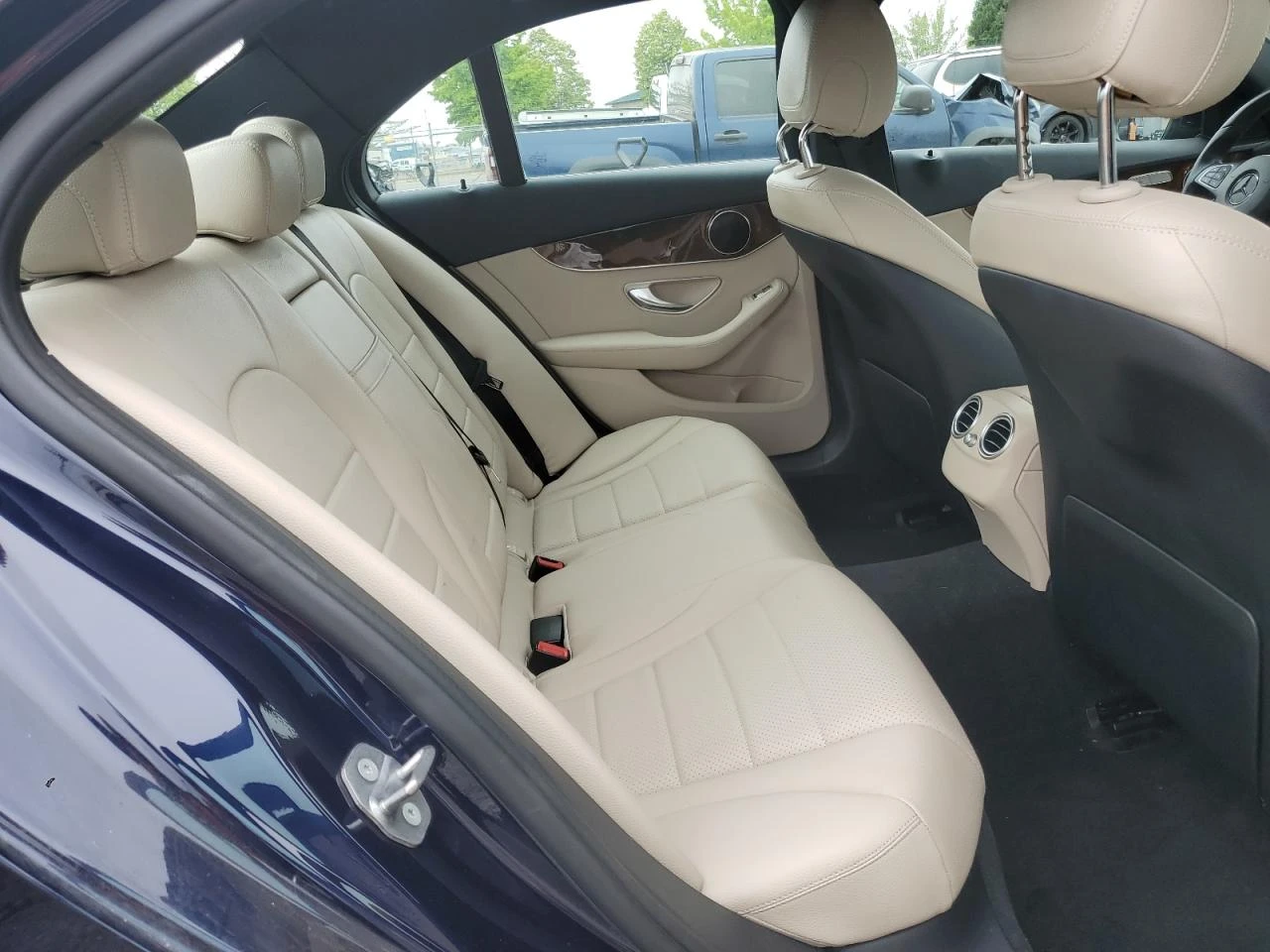 Mercedes-Benz C 300 4MATIC - изображение 9