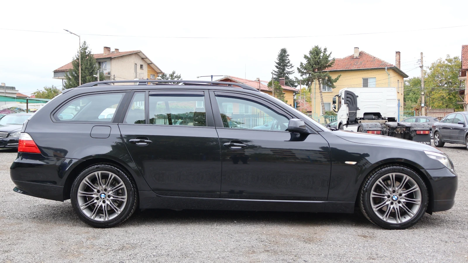 BMW 530 d 235К.С. LCI ДИСТРОНИК HEAD-UP KEYLESS ВАКУУМ SAT - изображение 4