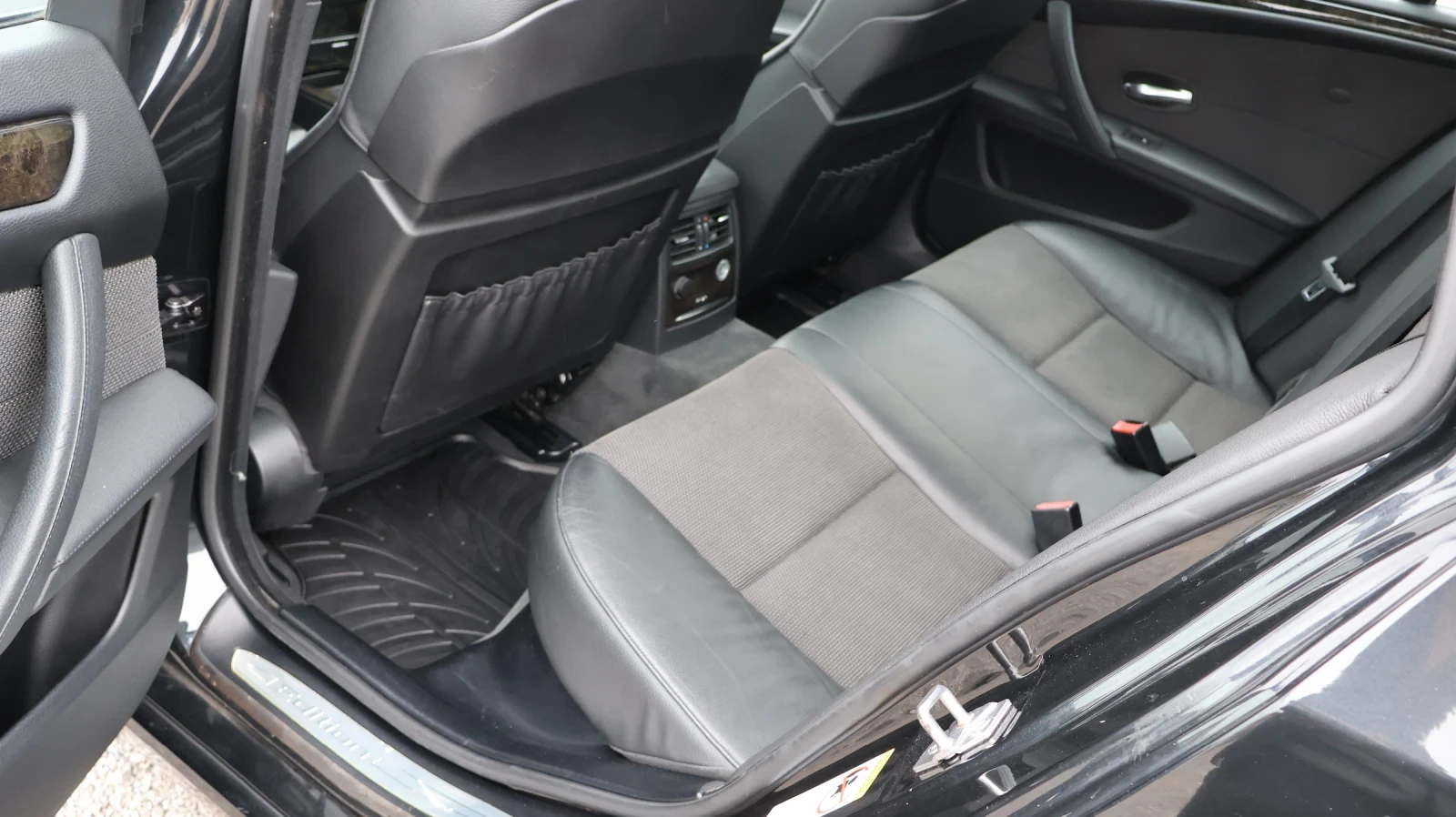 BMW 530 d 235К.С. LCI ДИСТРОНИК HEAD-UP KEYLESS ВАКУУМ SAT - изображение 9
