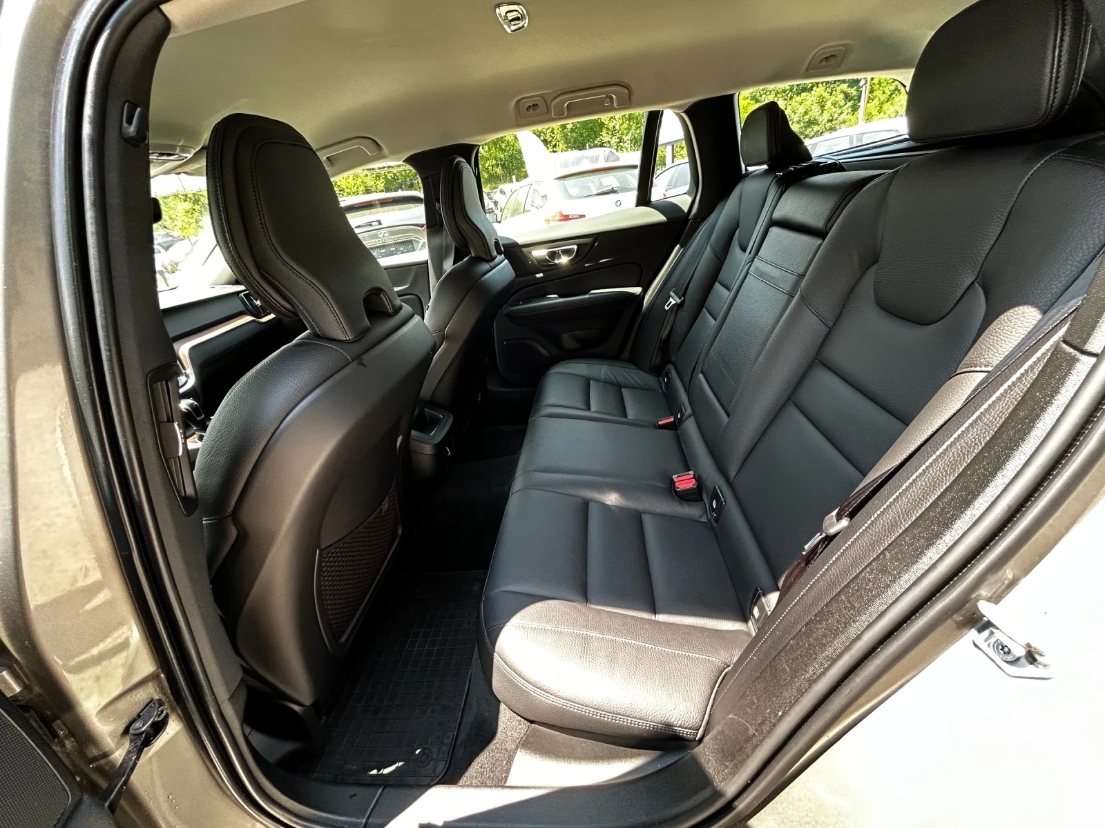 Volvo V60 2.0, снимка 12 - Автомобили и джипове - 53198775