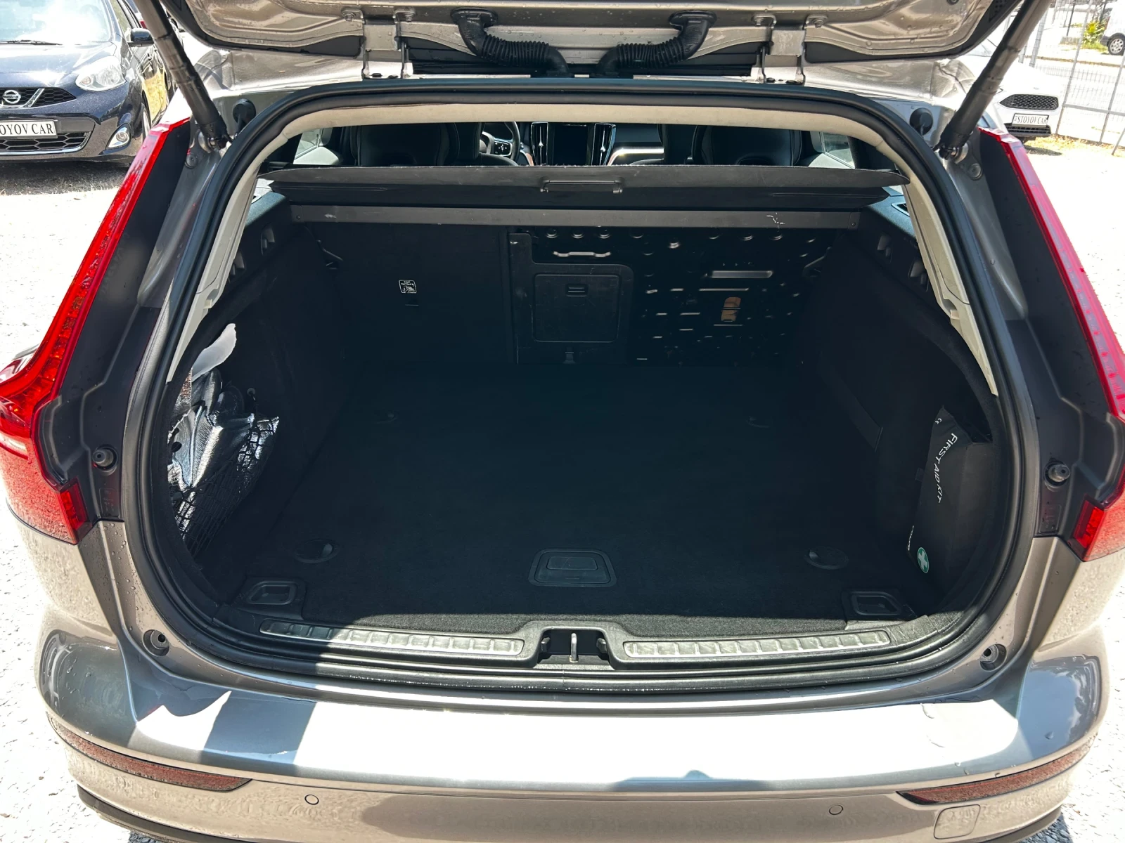Volvo V60 2.0, снимка 13 - Автомобили и джипове - 53198775