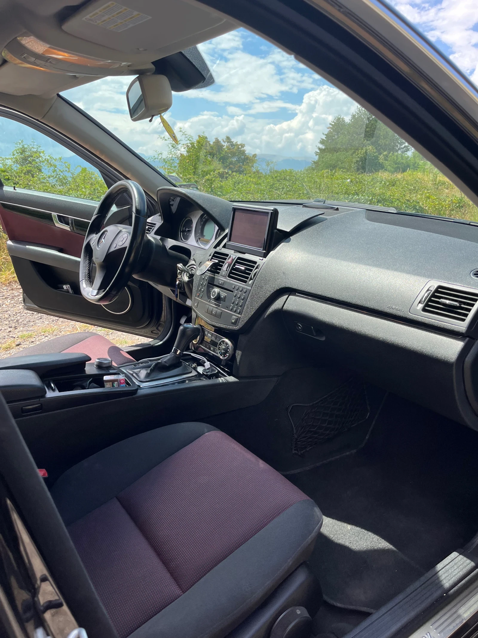 Mercedes-Benz C 220, снимка 8 - Автомобили и джипове - 53903662