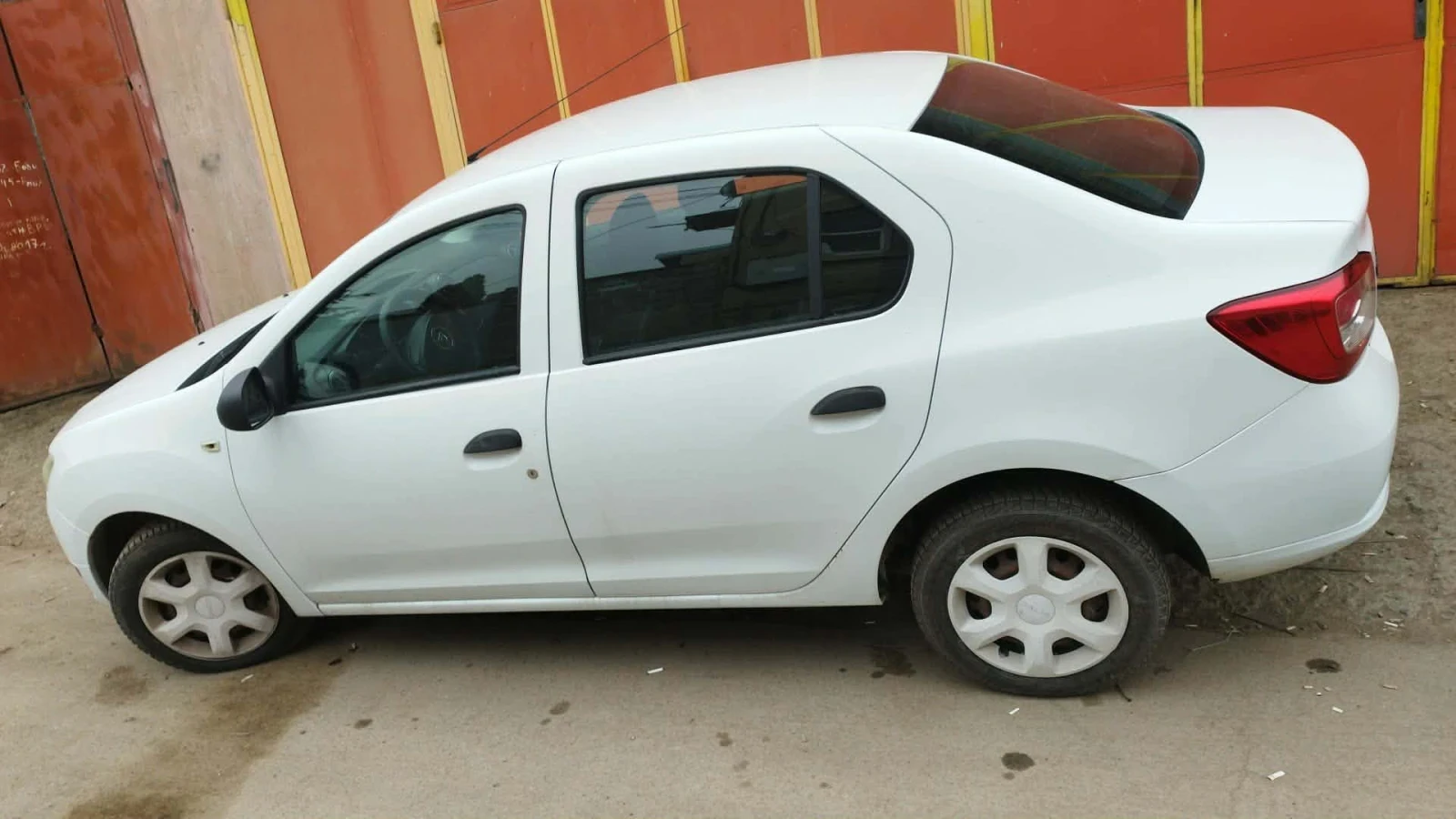 Dacia Logan, снимка 2 - Автомобили и джипове - 54312824