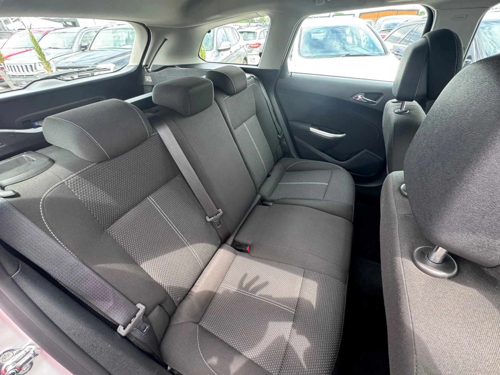 Opel Astra 2.0D    2012 Automatic, снимка 13 - Автомобили и джипове - 54417246
