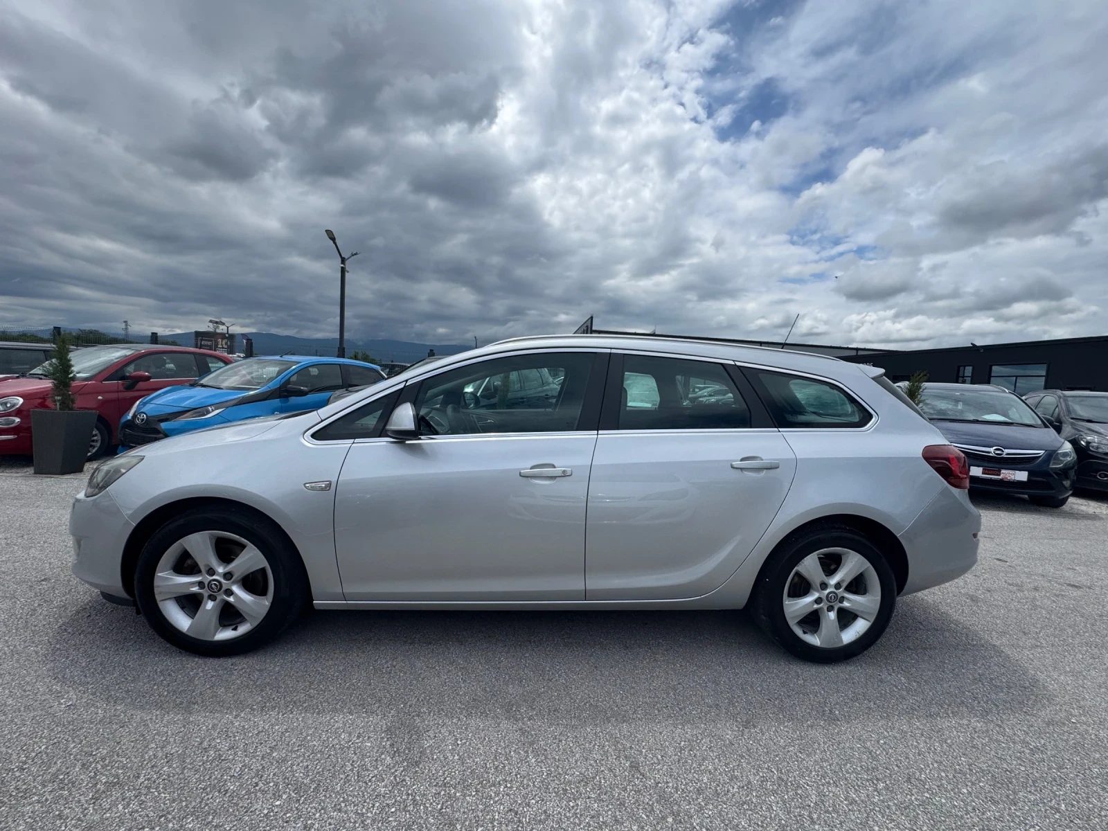 Opel Astra 2.0D    2012 Automatic, снимка 4 - Автомобили и джипове - 54417246