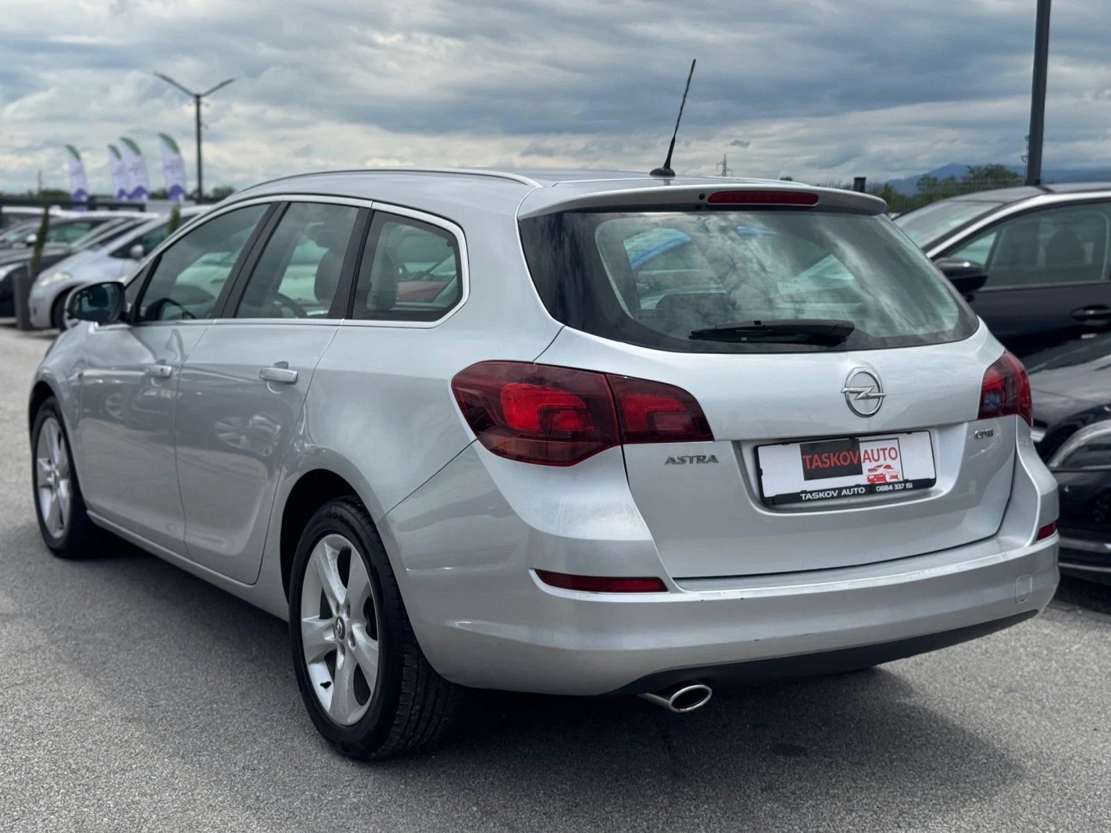 Opel Astra 2.0D    2012 Automatic, снимка 8 - Автомобили и джипове - 54417246