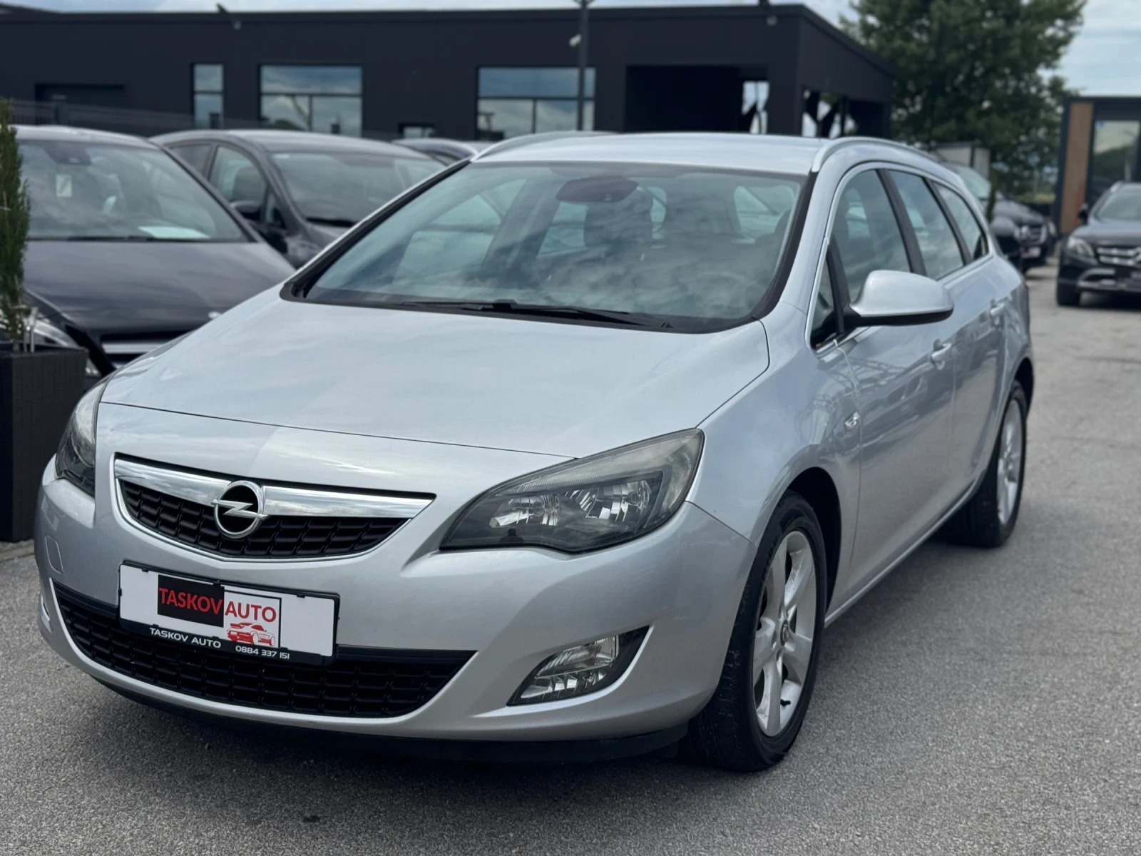 Opel Astra 2.0D    2012 Automatic