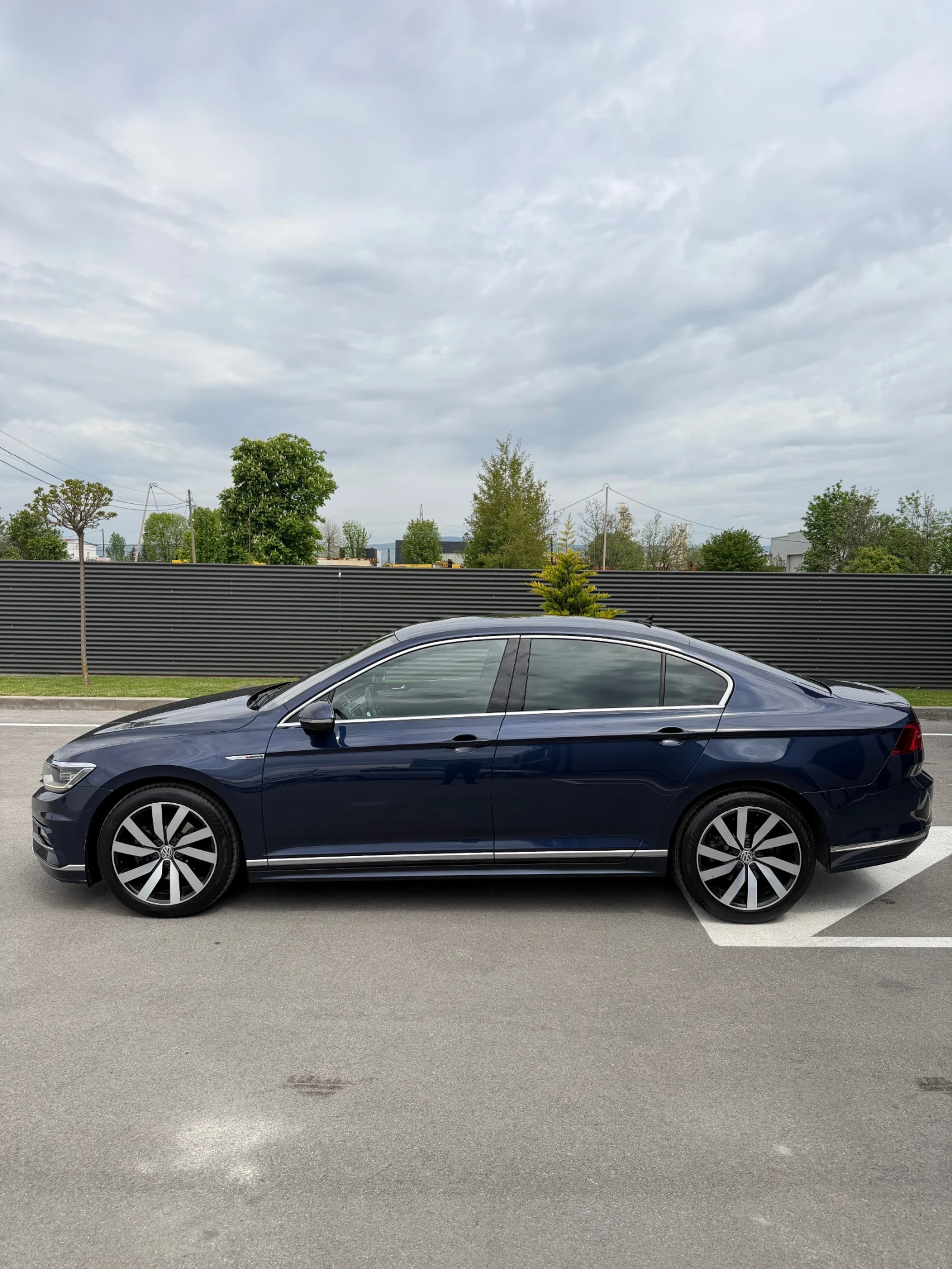 VW Passat 2.0 TDI 190 к.с. 4Motion R-Line DSG, снимка 4 - Автомобили и джипове - 54455369