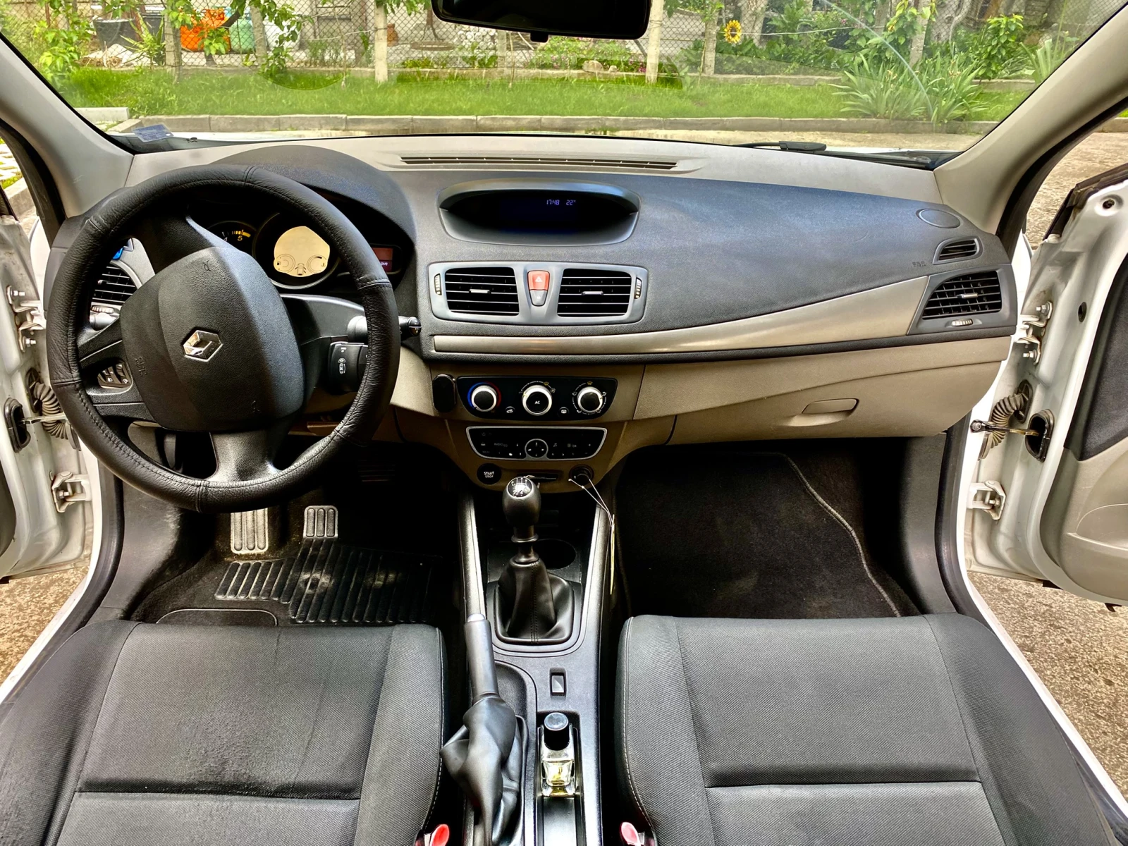 Renault Megane комби, снимка 14 - Автомобили и джипове - 54516274