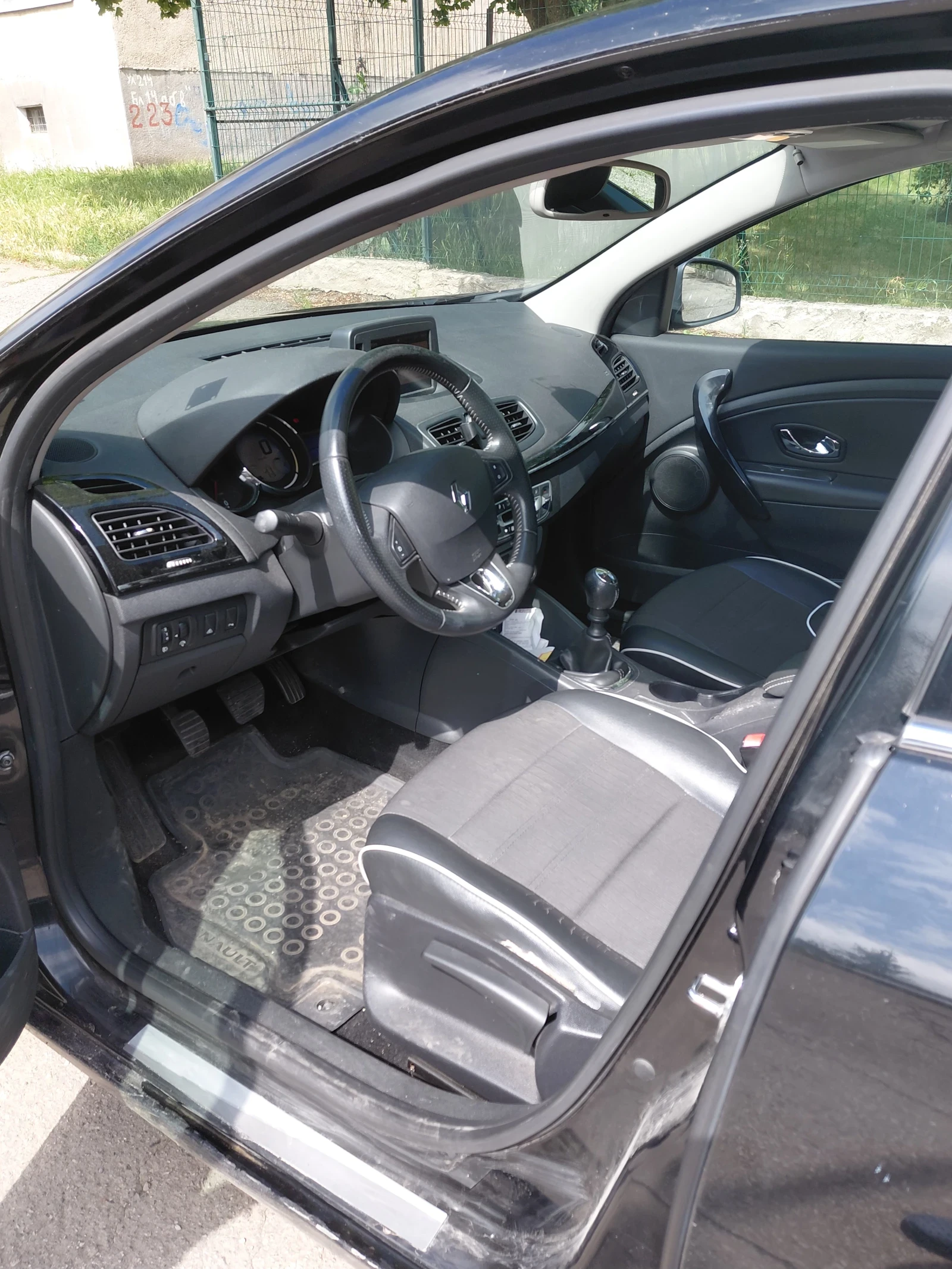 Renault Fluence, снимка 3 - Автомобили и джипове - 55033749