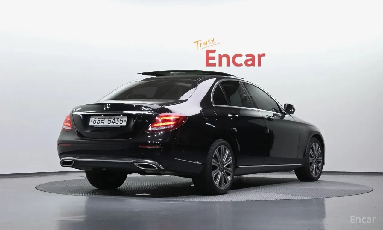 Mercedes-Benz E 400 4MATIC | DIGITAL | BURMESTER | PANO | DISTRONIC, снимка 2 - Автомобили и джипове - 55047332
