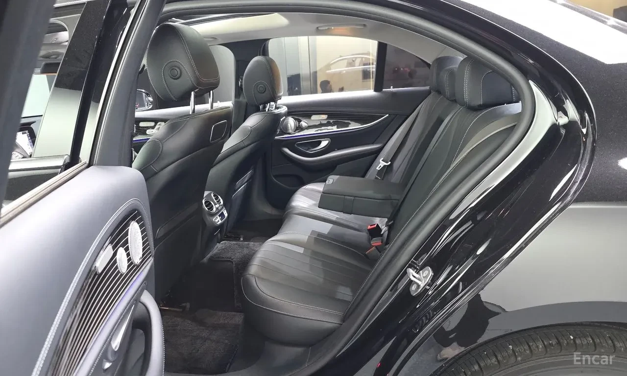 Mercedes-Benz E 400 4MATIC | DIGITAL | BURMESTER | PANO | DISTRONIC, снимка 16 - Автомобили и джипове - 55047332