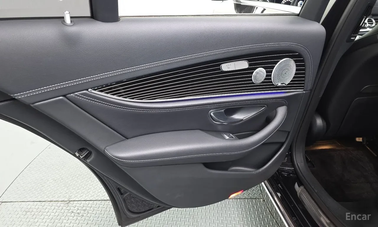 Mercedes-Benz E 400 4MATIC | DIGITAL | BURMESTER | PANO | DISTRONIC, снимка 15 - Автомобили и джипове - 55047332