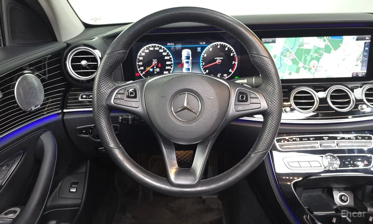 Mercedes-Benz E 400 4MATIC | DIGITAL | BURMESTER | PANO | DISTRONIC, снимка 11 - Автомобили и джипове - 55047332