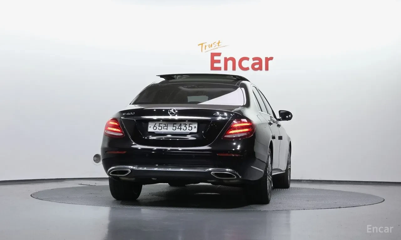 Mercedes-Benz E 400 4MATIC | DIGITAL | BURMESTER | PANO | DISTRONIC, снимка 4 - Автомобили и джипове - 55047332