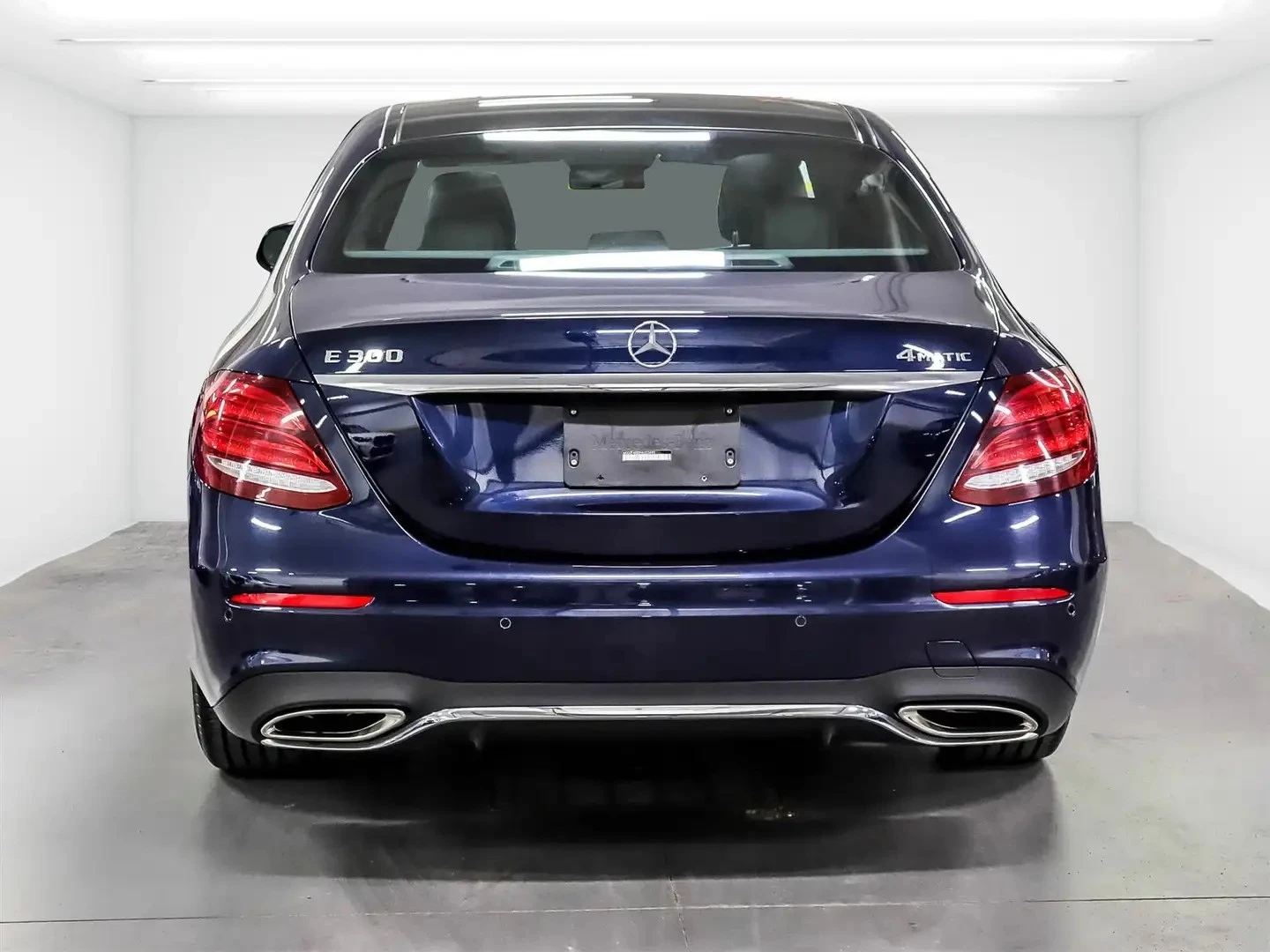 Mercedes-Benz E 300 LUXURY ЦЕНА ДО БЪЛГАРИЯ РЕГИСТРАЦИЯ & АВТОКРЕДИТ, снимка 4 - Автомобили и джипове - 55190308