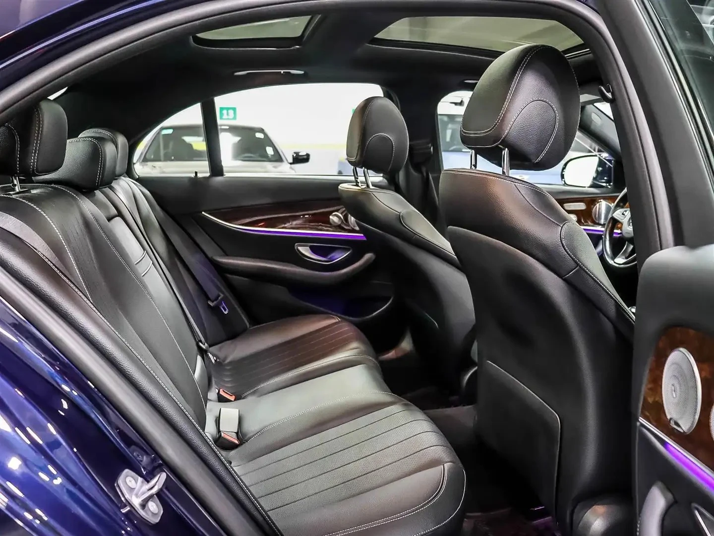 Mercedes-Benz E 300 LUXURY ЦЕНА ДО БЪЛГАРИЯ РЕГИСТРАЦИЯ & АВТОКРЕДИТ, снимка 14 - Автомобили и джипове - 55190308