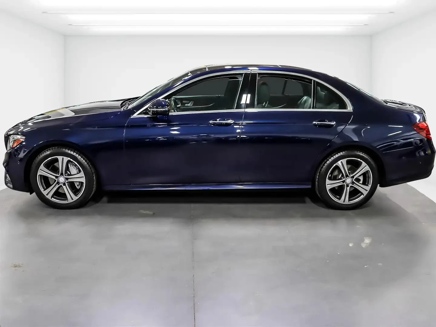 Mercedes-Benz E 300 LUXURY ЦЕНА ДО БЪЛГАРИЯ РЕГИСТРАЦИЯ & АВТОКРЕДИТ, снимка 5 - Автомобили и джипове - 55190308