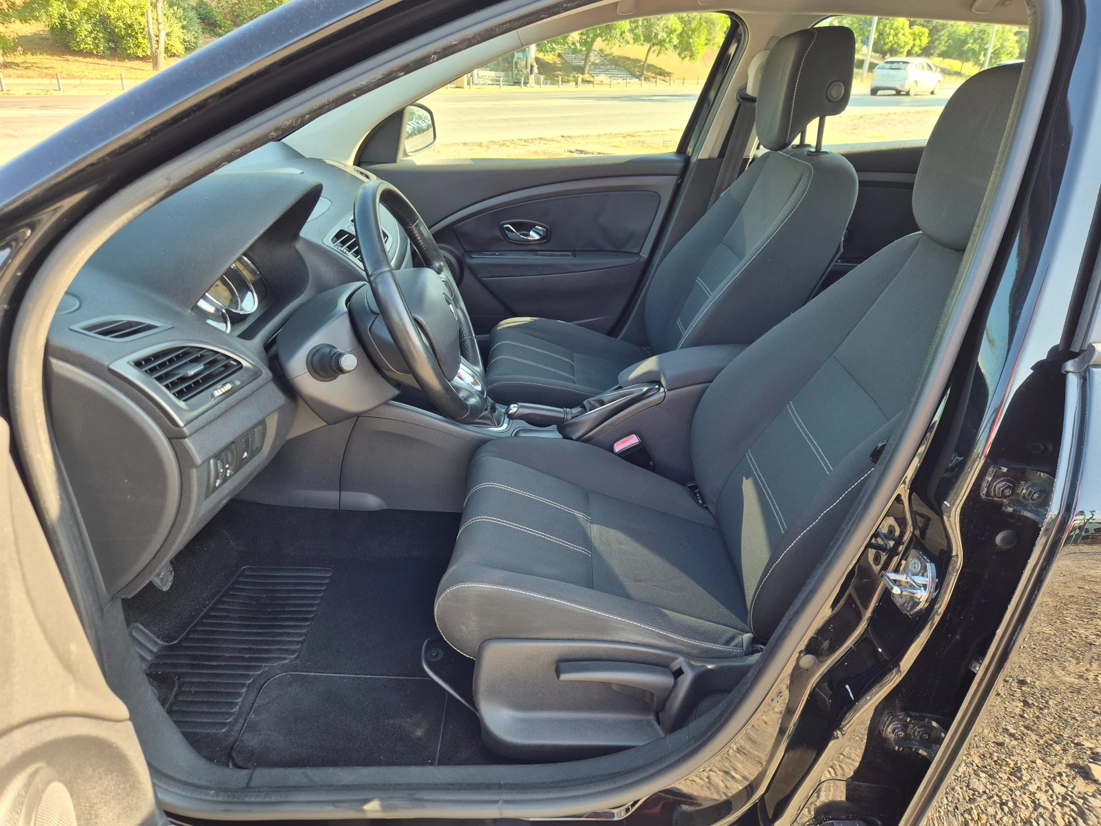 Renault Megane 1.5DCI 110�.�. | Mobile.bg � ����������� 13