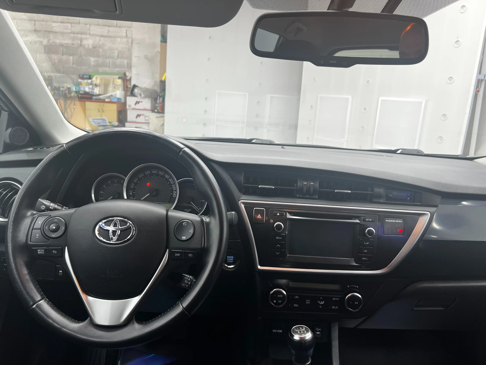 Toyota Auris RECARO / CARBON / КАТО НОВА, снимка 9 - Автомобили и джипове - 55767686