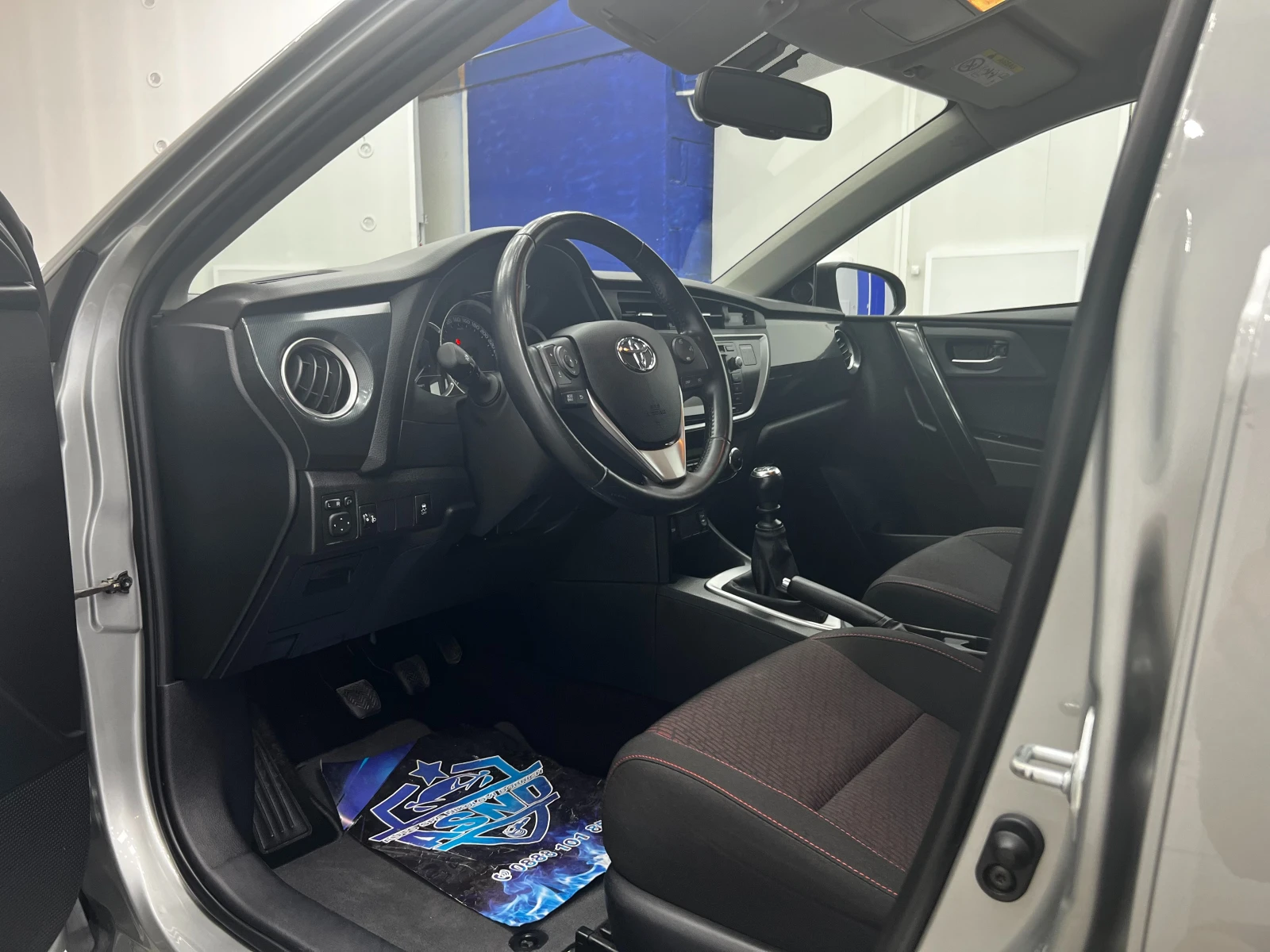 Toyota Auris RECARO / CARBON / КАТО НОВА, снимка 6 - Автомобили и джипове - 55767686