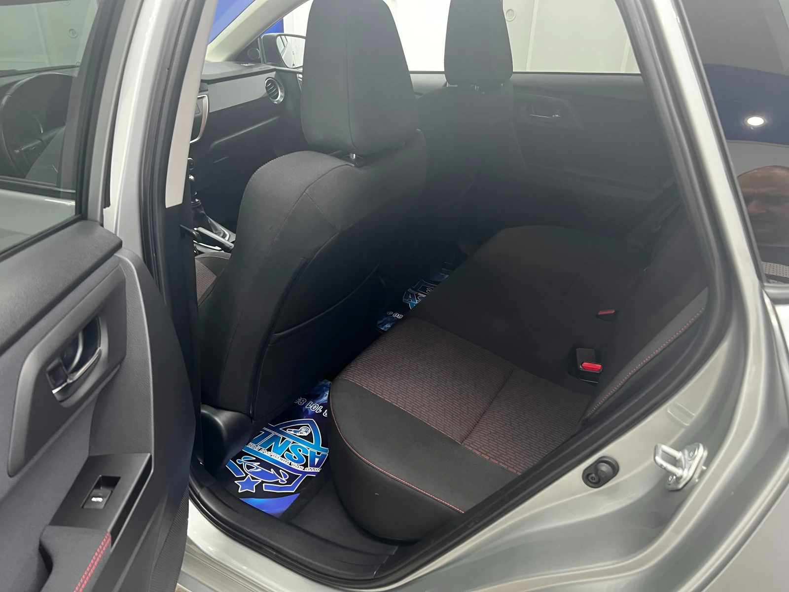Toyota Auris RECARO / CARBON / КАТО НОВА, снимка 12 - Автомобили и джипове - 55767686