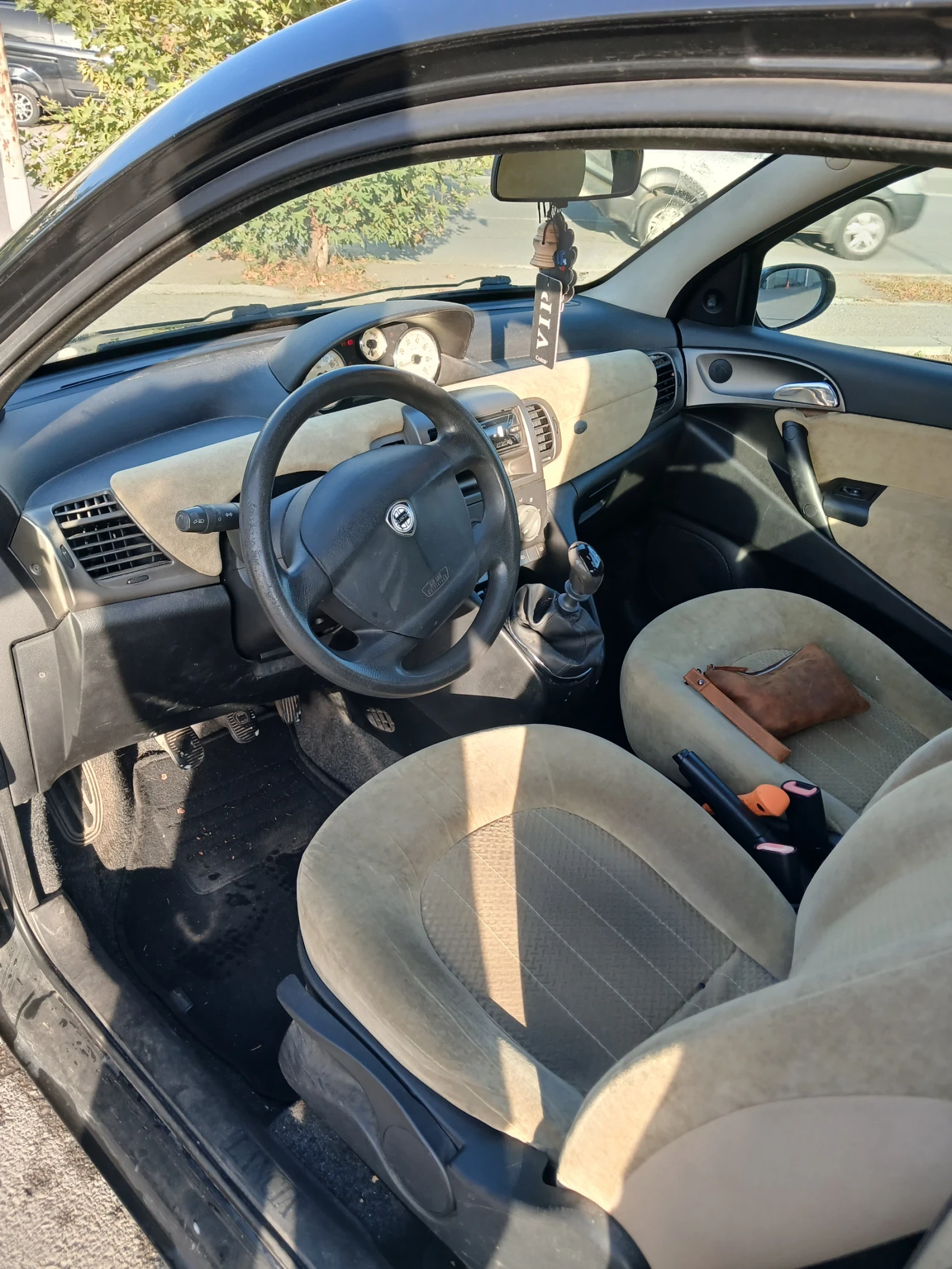 Lancia Ypsilon, снимка 8 - Автомобили и джипове - 55879413