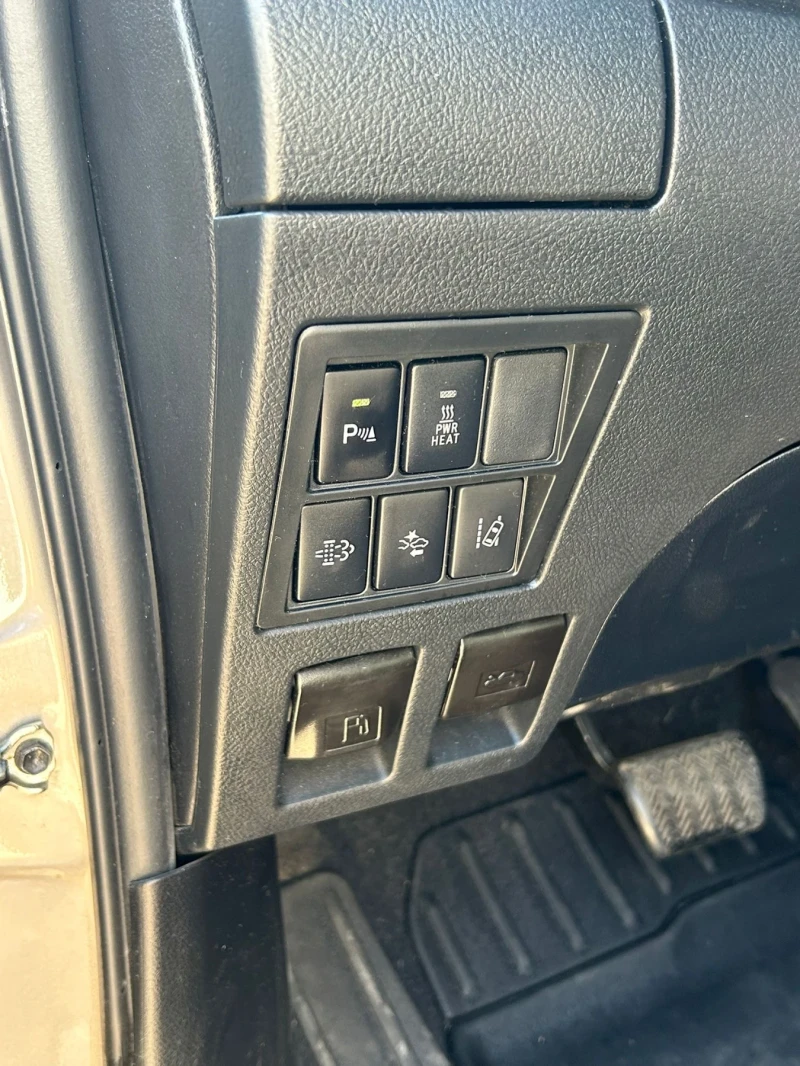 Toyota Hilux Invicible 50th Anniversary ГАРАНЦИОНЕН, снимка 7 - Автомобили и джипове - 51517025