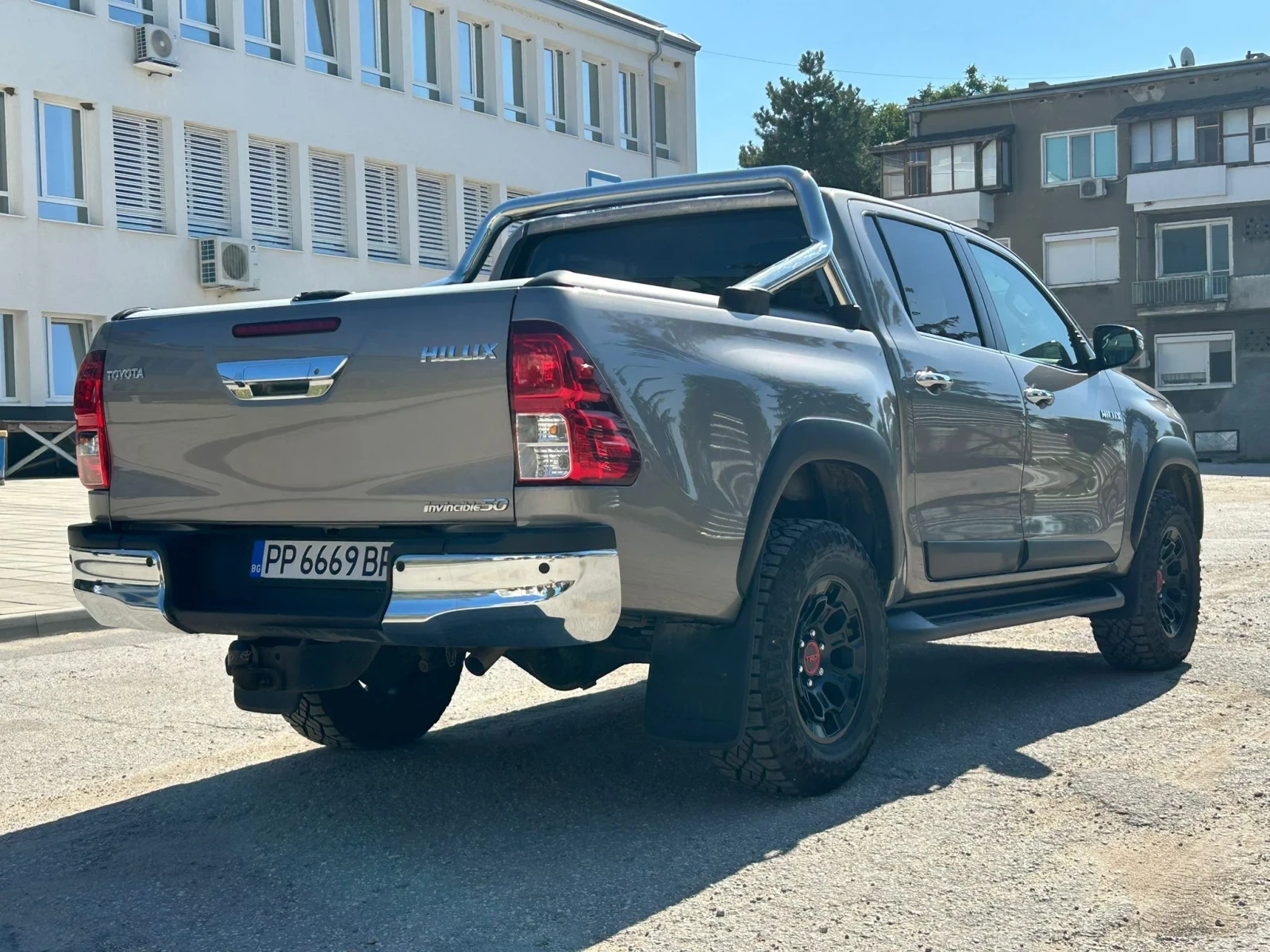 Toyota Hilux Invicible 50th Anniversary ГАРАНЦИОНЕН - изображение 4