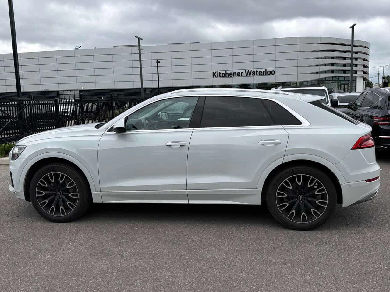 Audi Q8 Technik/ОБДУХВАНЕ/ПАНОРАМА/360 КАМЕРИ, снимка 3 - Автомобили и джипове - 54827158