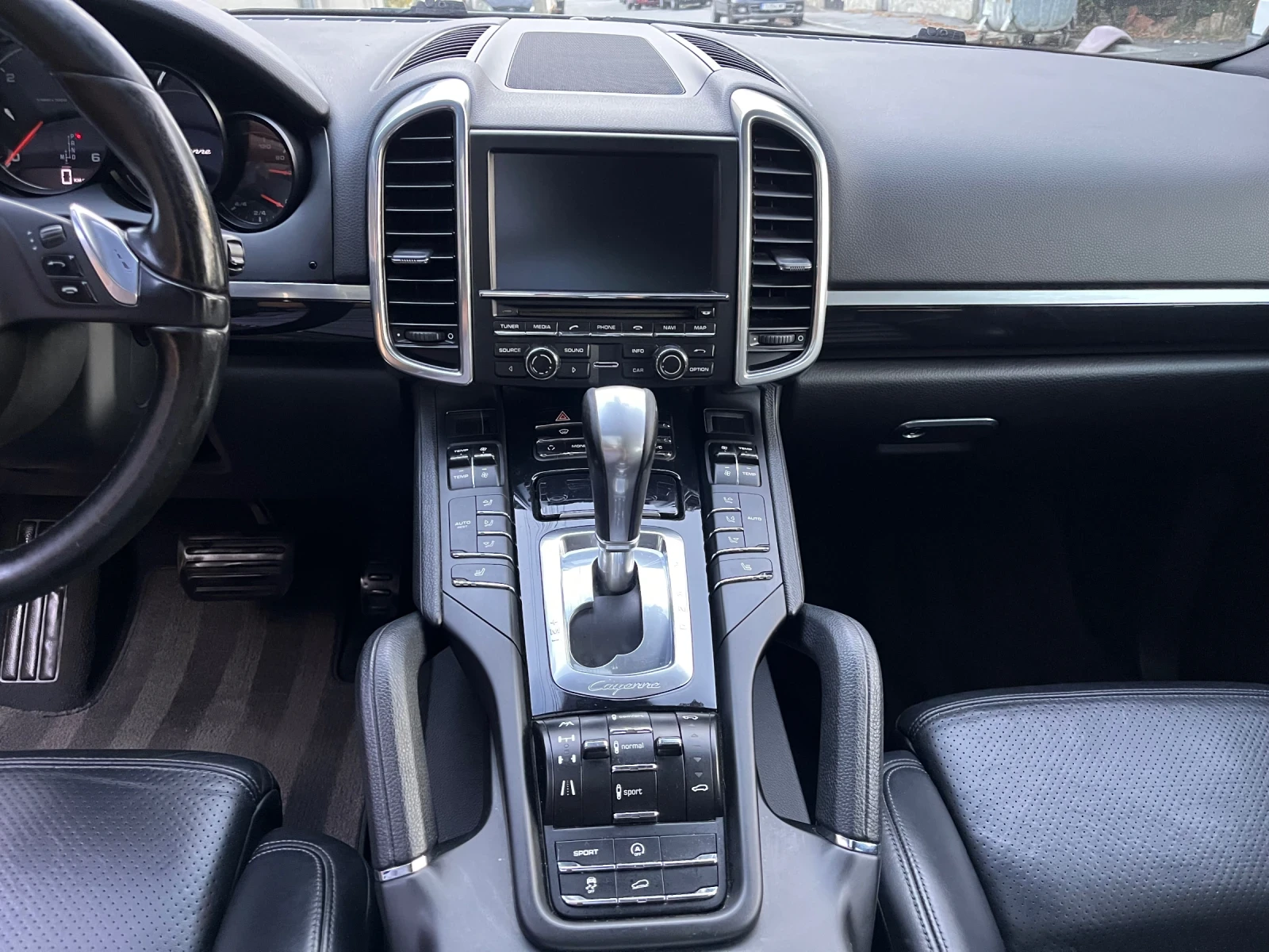 Porsche Cayenne 3.0TDI* ПАНО* ПОДГРЕВ* ЩОРИ* , снимка 10 - Автомобили и джипове - 56124891