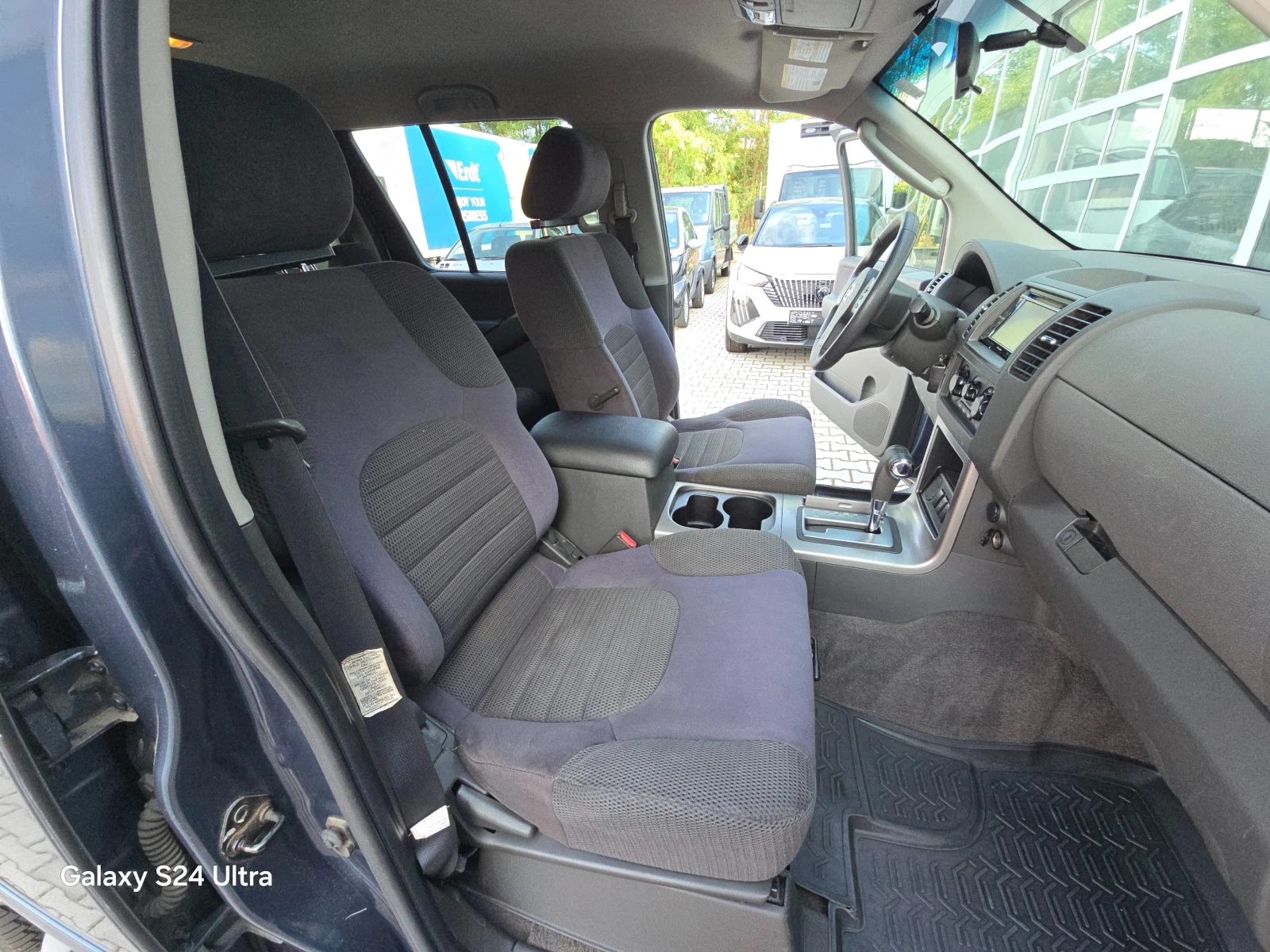 Nissan Pathfinder Автоматик !! 7-Места !!, снимка 14 - Автомобили и джипове - 56365271