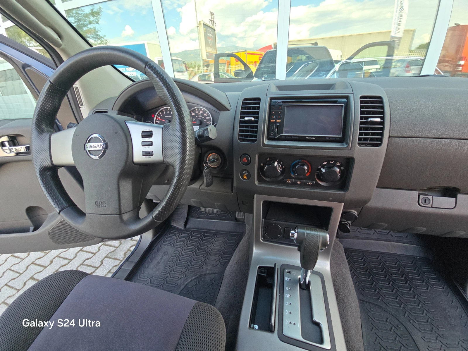 Nissan Pathfinder Автоматик !! 7-Места !!, снимка 13 - Автомобили и джипове - 56365271