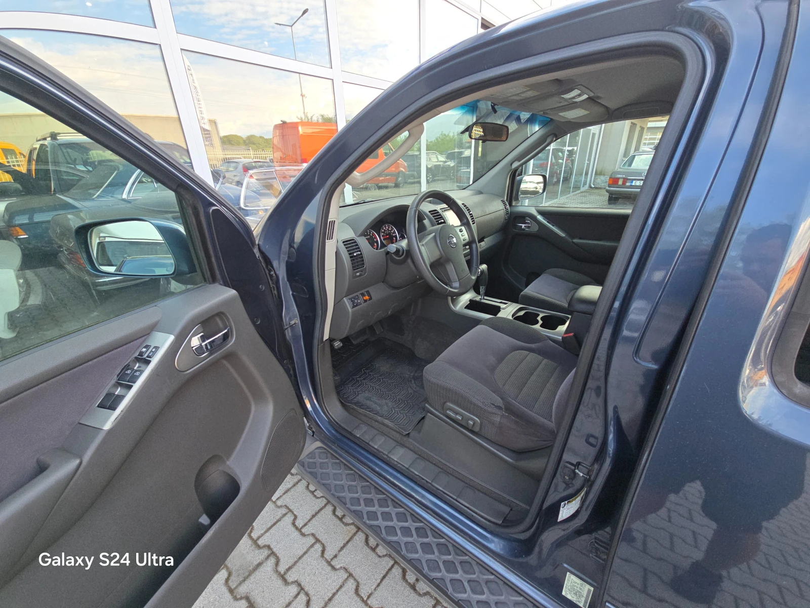 Nissan Pathfinder Автоматик !! 7-Места !!, снимка 8 - Автомобили и джипове - 56365271