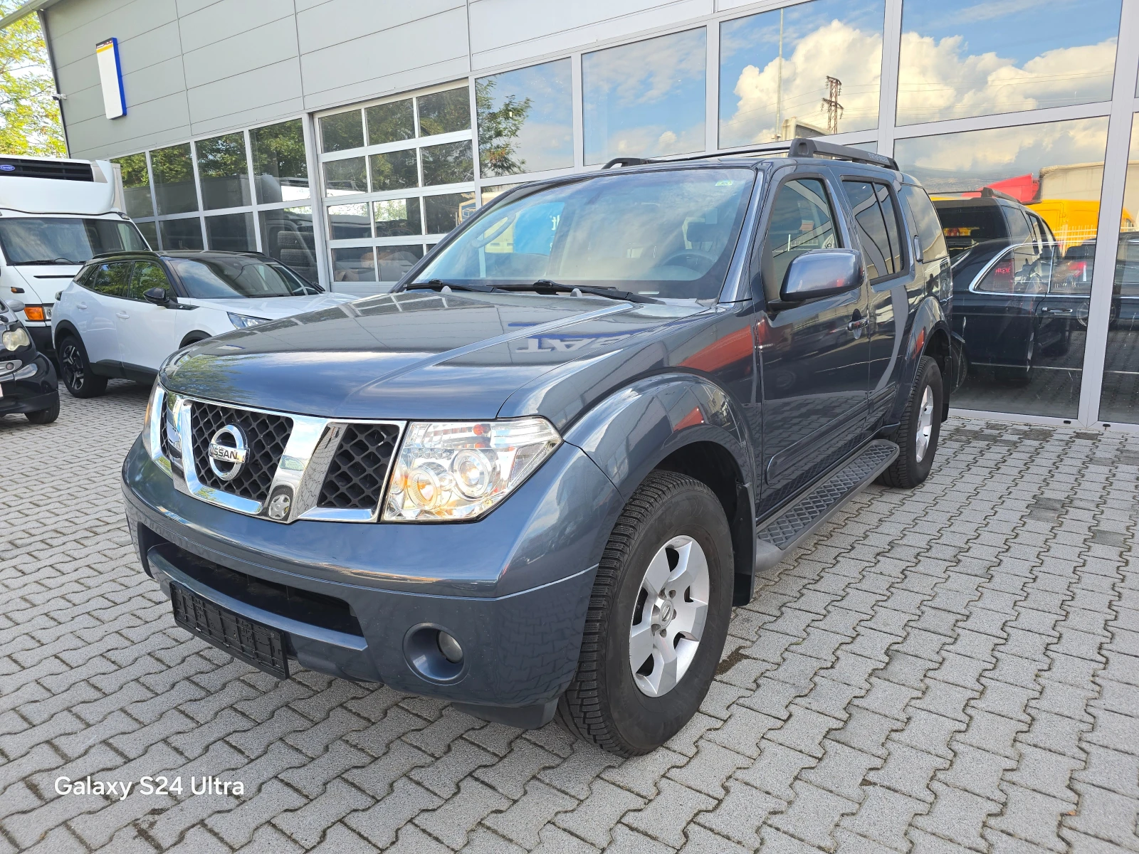 Nissan Pathfinder Автоматик !! 7-Места !!, снимка 4 - Автомобили и джипове - 56365271