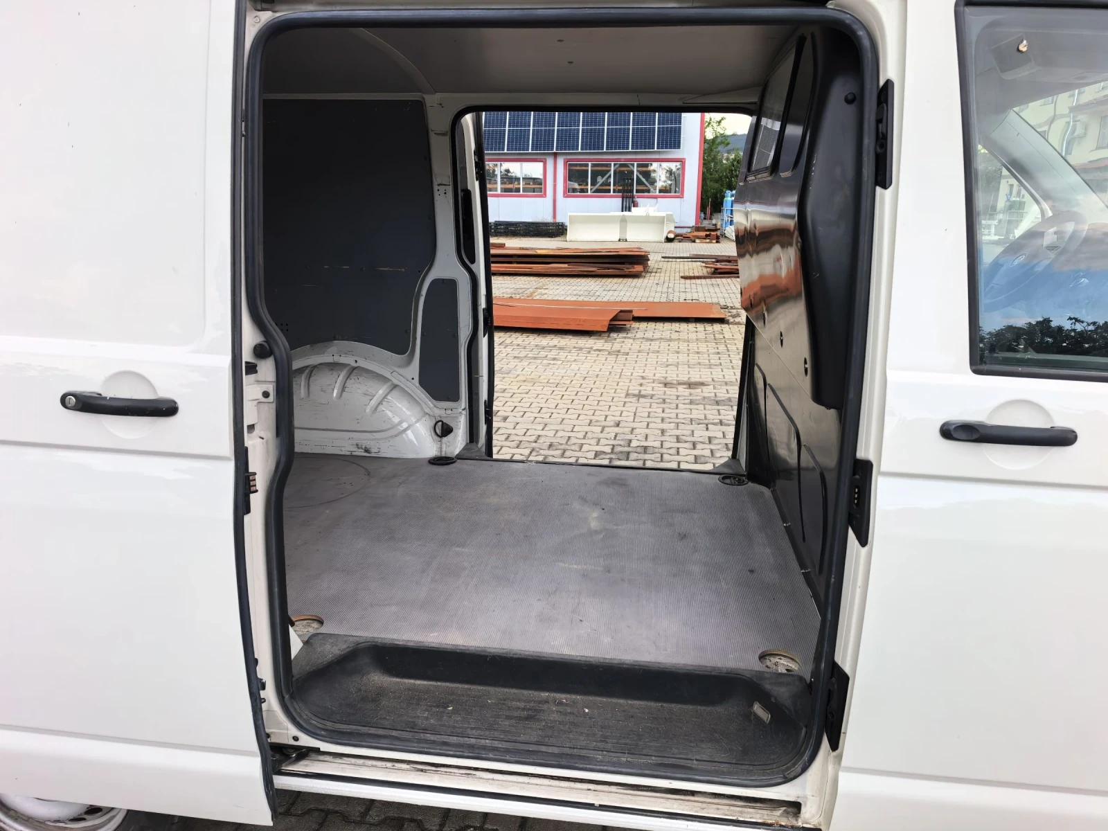 VW T6 2010г 2.0тди 140кс 4х4 Климатик, снимка 12 - Бусове и автобуси - 55225404