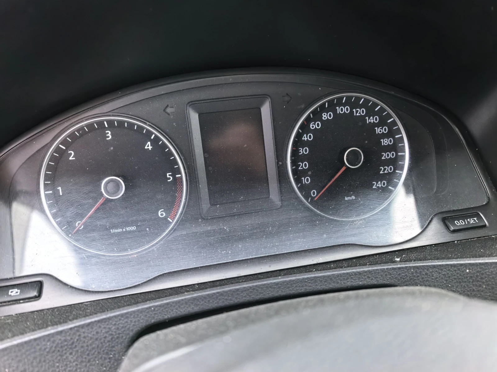VW T6 2010г 2.0тди 140кс 4х4 Климатик, снимка 11 - Бусове и автобуси - 55225404