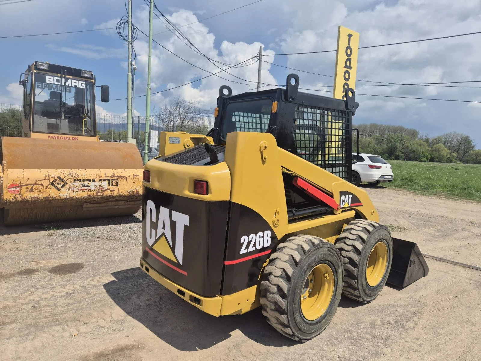 Мини челни товарачи Cat 226B - изображение 3