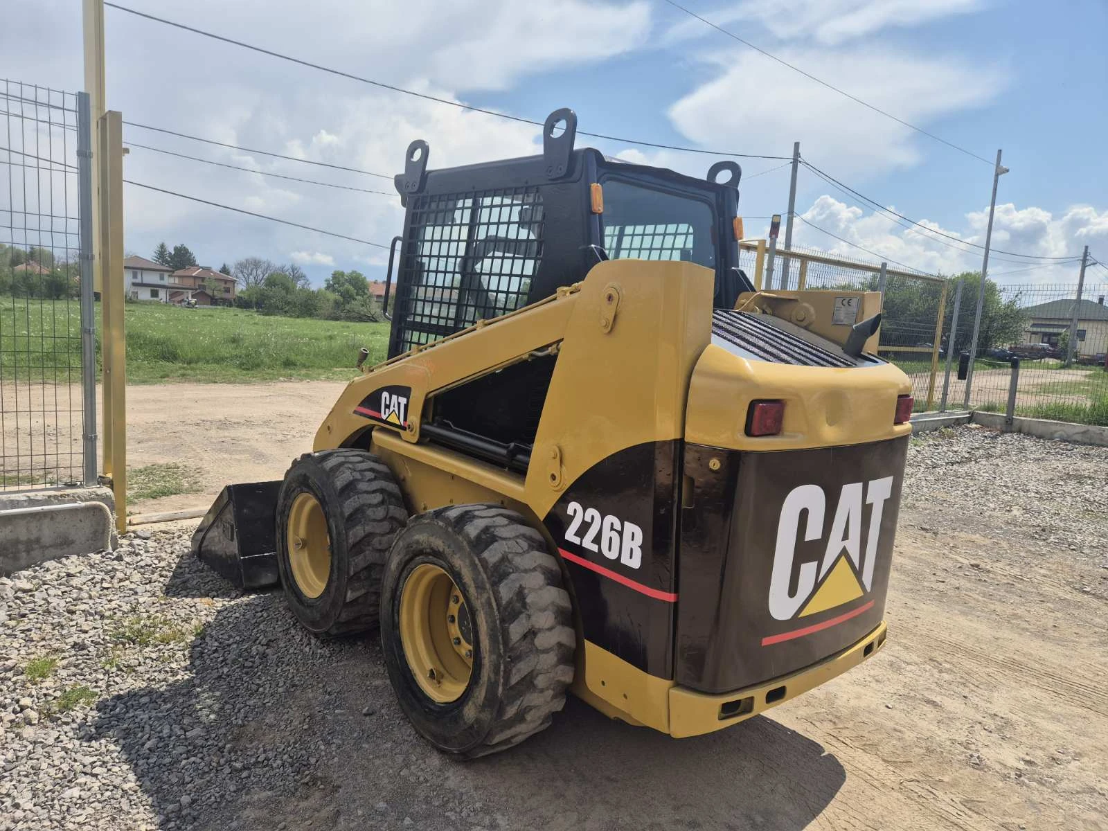 Мини челни товарачи Cat 226B - изображение 4