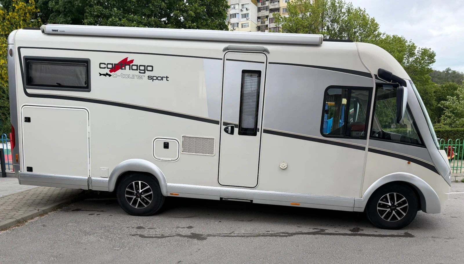 Кемпер Carthago C-Tourer I 142 Sport, снимка 3 - Каравани и кемпери - 54493023