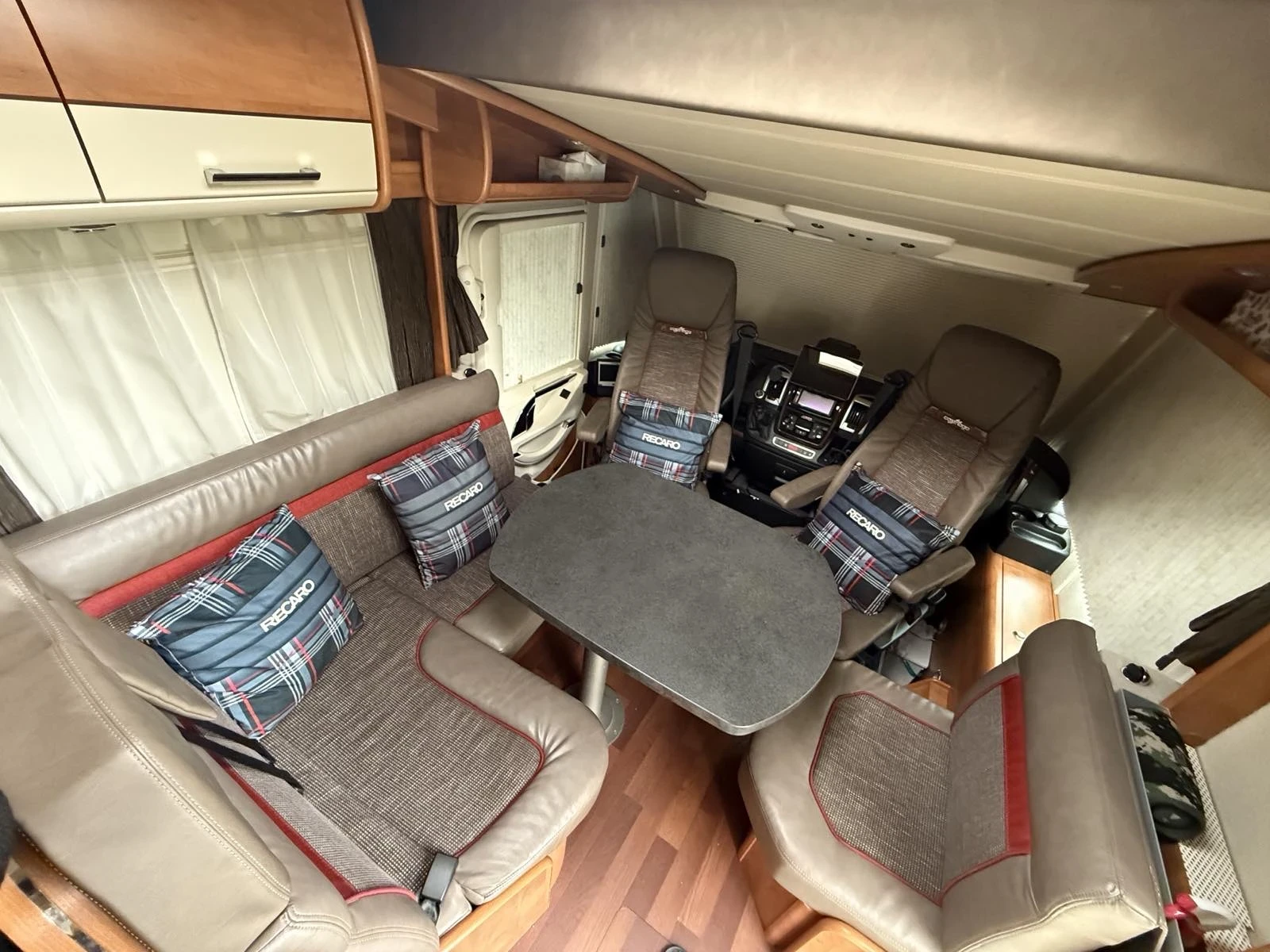 Кемпер Carthago C-Tourer I 142 Sport, снимка 7 - Каравани и кемпери - 54493023