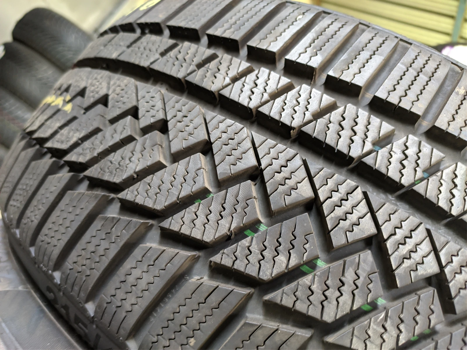  215/40R18 | Mobile.bg   4