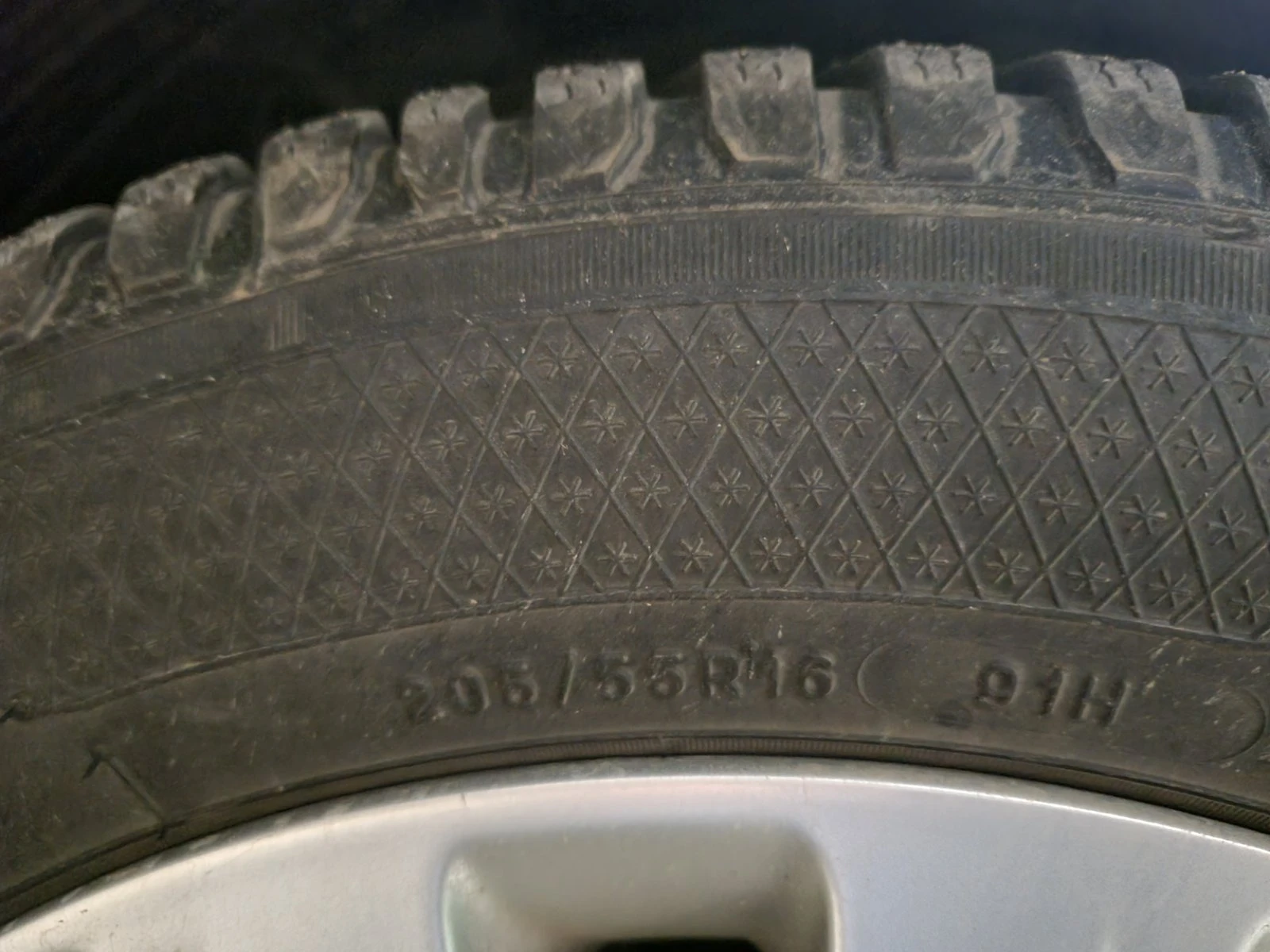 Гуми Зимни 205/55R16, снимка 3 - Гуми и джанти - 54101087