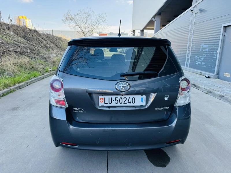 Toyota Verso 1.8 VVT-i, снимка 7 - Автомобили и джипове - 48883213