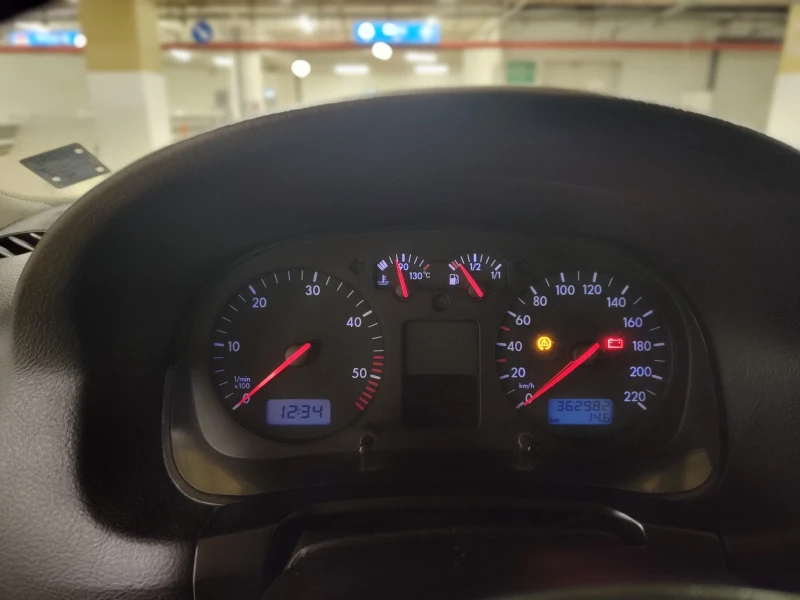 VW Golf 1.9 TDI, снимка 12 - Автомобили и джипове - 52700250