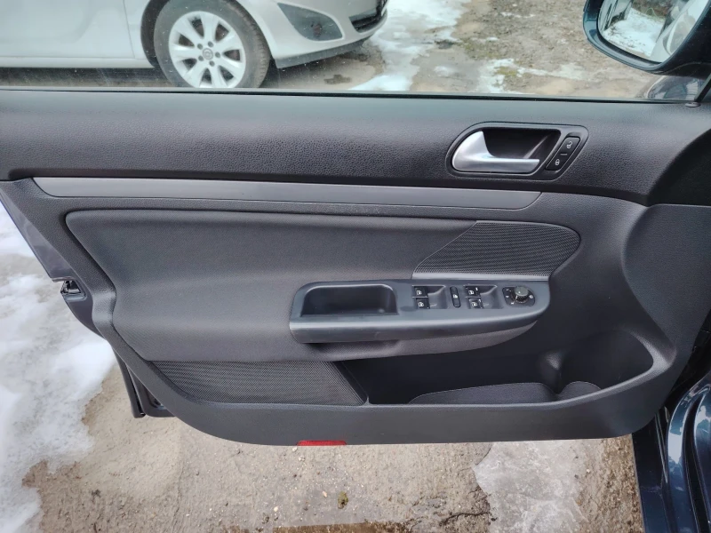 VW Golf 1.9 TDI, снимка 10 - Автомобили и джипове - 53203300